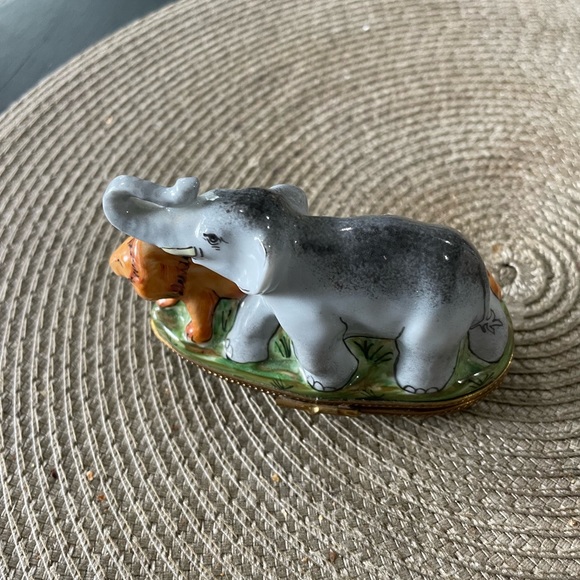 Vintage Limoge Box 22/500 hand painted.Excellent condition , rare treasure . - Picture 4 of 5